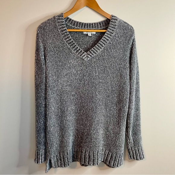 Orvis Sweaters - Orvis Women's Grey V-Neck Sweater Size M